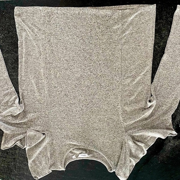 Ruffle Sleeve cold shoulder top - Picture 9 of 9